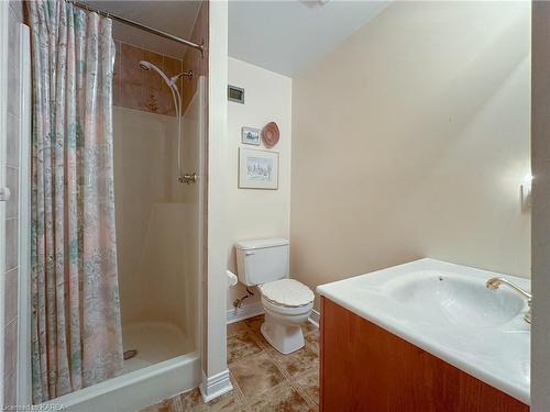 963 Auden Park Drive, Kingston, ON - Indoor Photo Showing Bathroom