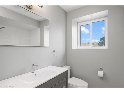 282 Welborne Avenue, Kingston, ON - Indoor Photo Showing Bathroom