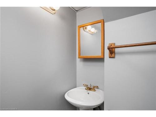 282 Welborne Avenue, Kingston, ON - Indoor Photo Showing Bathroom