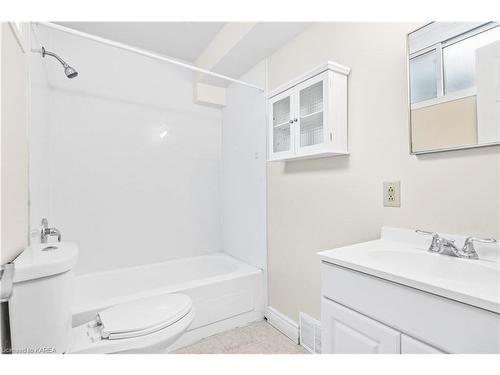 1470 Montreal Street, Kingston, ON - Indoor Photo Showing Bathroom