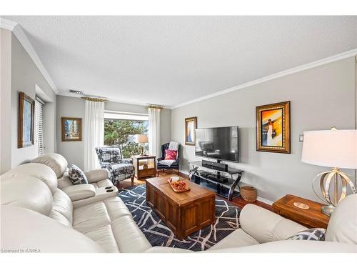 207-130 Wright Crescent, Kingston, ON - Indoor Photo Showing Living Room