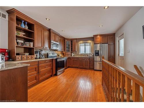 950 Lombardy Street, Kingston, ON - Indoor Photo Showing Kitchen