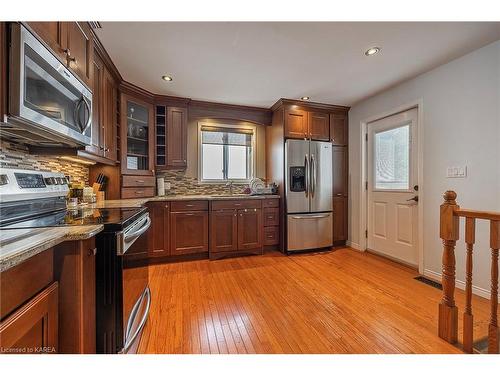 950 Lombardy Street, Kingston, ON - Indoor Photo Showing Kitchen