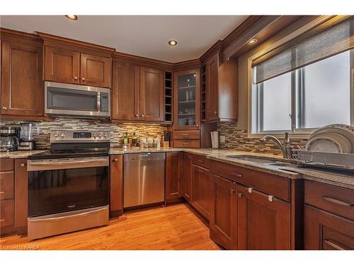 950 Lombardy Street, Kingston, ON - Indoor Photo Showing Kitchen