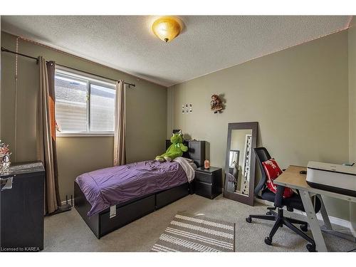 950 Lombardy Street, Kingston, ON - Indoor Photo Showing Bedroom