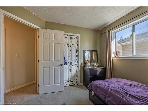 950 Lombardy Street, Kingston, ON - Indoor Photo Showing Bedroom