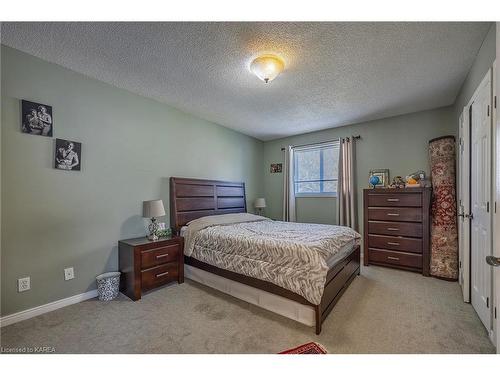 950 Lombardy Street, Kingston, ON - Indoor Photo Showing Bedroom