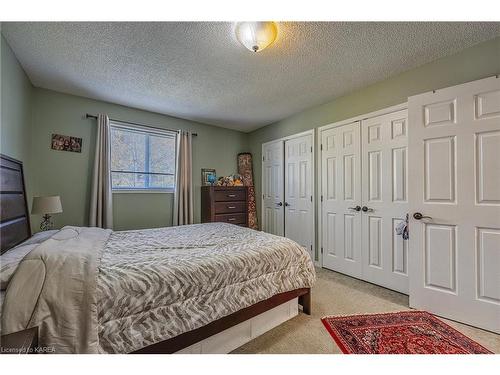 950 Lombardy Street, Kingston, ON - Indoor Photo Showing Bedroom