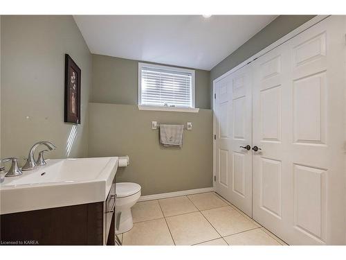 950 Lombardy Street, Kingston, ON - Indoor Photo Showing Bathroom