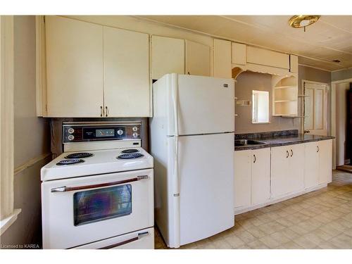 661 County Rd 25, Napanee, ON - Indoor Photo Showing Kitchen