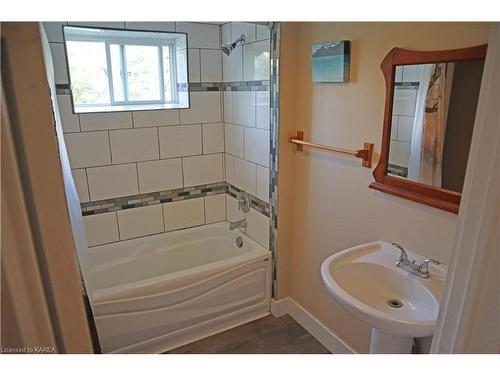 3281 Switzerville Road, Napanee, ON - Indoor Photo Showing Bathroom