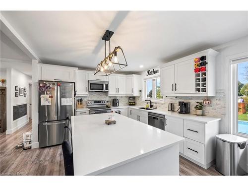 1439 Mildred Street, Kingston, ON - Indoor Photo Showing Kitchen With Upgraded Kitchen