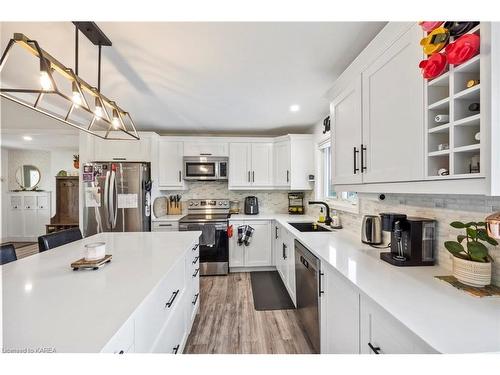 1439 Mildred Street, Kingston, ON - Indoor Photo Showing Kitchen With Upgraded Kitchen