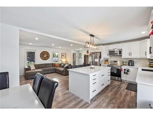 1439 Mildred Street, Kingston, ON - Indoor Photo Showing Kitchen