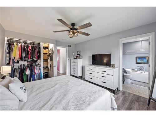 1439 Mildred Street, Kingston, ON - Indoor Photo Showing Bedroom