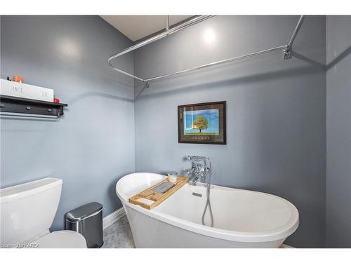 1439 Mildred Street, Kingston, ON - Indoor Photo Showing Bathroom