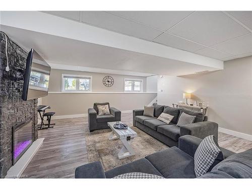 1439 Mildred Street, Kingston, ON - Indoor Photo Showing Living Room