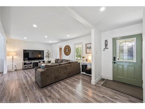 1439 Mildred Street, Kingston, ON - Indoor Photo Showing Living Room