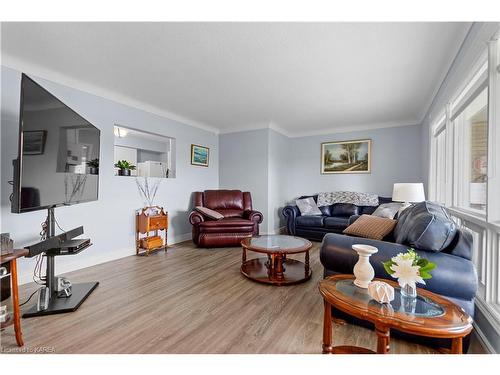 419 Shane Street, Odessa, ON - Indoor Photo Showing Living Room