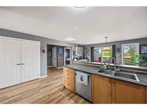 57 Kanvers Way, Napanee, ON - Indoor Photo Showing Kitchen