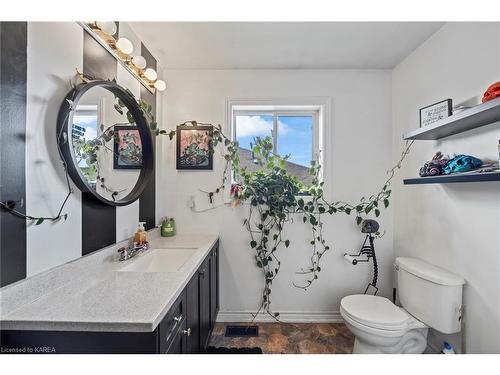 57 Kanvers Way, Napanee, ON - Indoor Photo Showing Bathroom