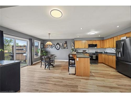 57 Kanvers Way, Napanee, ON - Indoor Photo Showing Kitchen