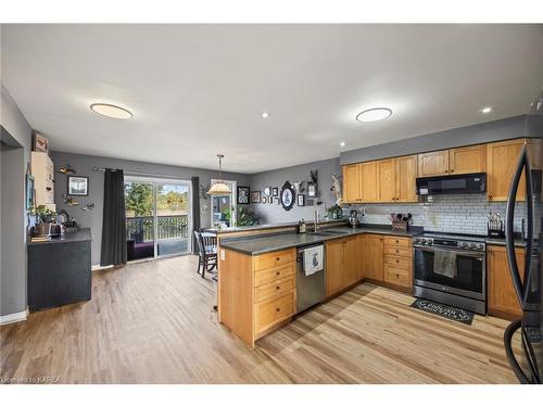 57 Kanvers Way, Napanee, ON - Indoor Photo Showing Kitchen