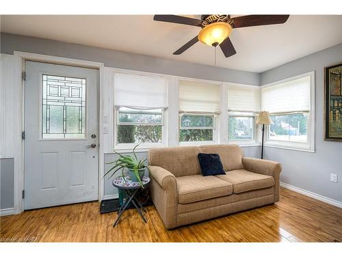 293 Dundas Street W, Napanee, ON - Indoor Photo Showing Living Room