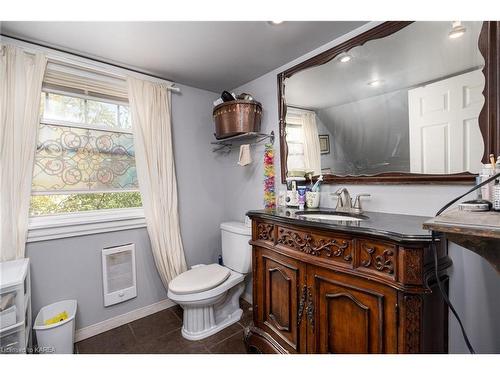 293 Dundas Street W, Napanee, ON - Indoor Photo Showing Bathroom