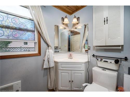 293 Dundas Street W, Napanee, ON - Indoor Photo Showing Bathroom