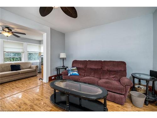 293 Dundas Street W, Napanee, ON - Indoor Photo Showing Living Room