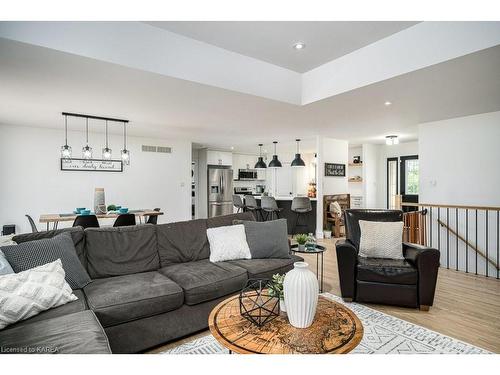 859 Gunter Settlement Road, Quinte West, ON - Indoor Photo Showing Living Room