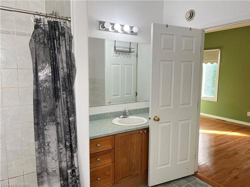 430 Weston Crescent, Kingston, ON - Indoor Photo Showing Bathroom