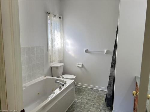 430 Weston Crescent, Kingston, ON - Indoor Photo Showing Bathroom