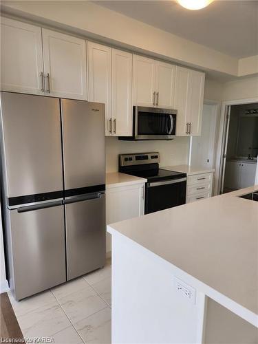 12 Oakmont Drive, Bath, ON - Indoor Photo Showing Kitchen