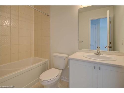 12 Oakmont Drive, Bath, ON - Indoor Photo Showing Bathroom