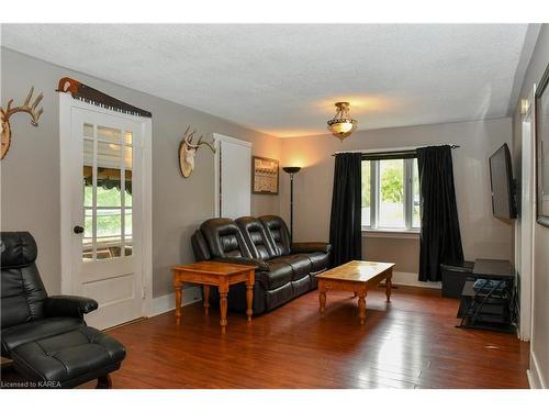 55 Birch Street, Gananoque, ON - Indoor Photo Showing Living Room