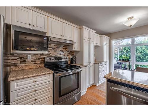 155 Elmwood Drive, Gananoque, ON - Indoor Photo Showing Kitchen With Upgraded Kitchen