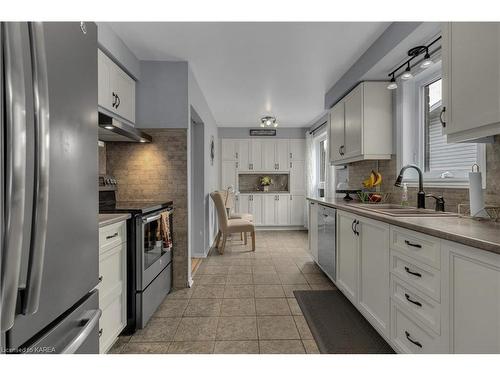 496 Grandtrunk Avenue, Kingston, ON - Indoor Photo Showing Kitchen