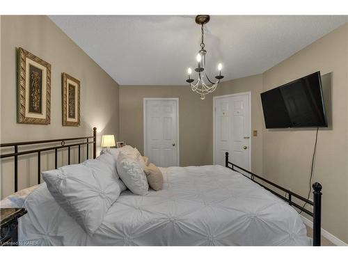 496 Grandtrunk Avenue, Kingston, ON - Indoor Photo Showing Bedroom