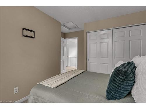 496 Grandtrunk Avenue, Kingston, ON - Indoor Photo Showing Bedroom