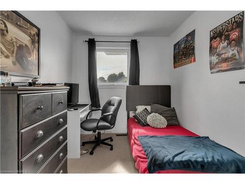 496 Grandtrunk Avenue, Kingston, ON - Indoor Photo Showing Bedroom