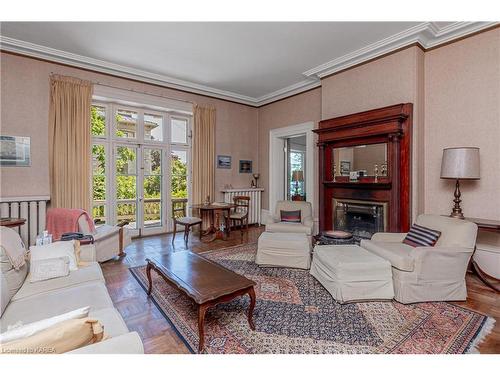 5 Emily Street, Kingston, ON - Indoor Photo Showing Living Room