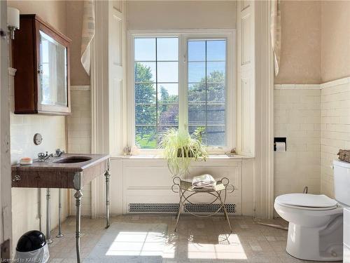 5 Emily Street, Kingston, ON - Indoor Photo Showing Bathroom