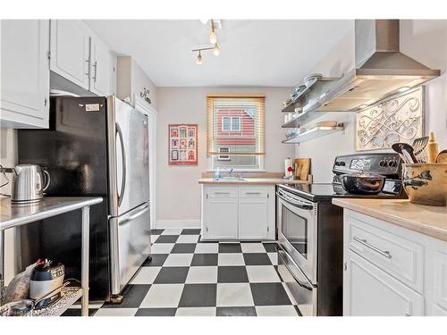 4 Montgomery Boulevard, Kingston, ON - Indoor Photo Showing Kitchen