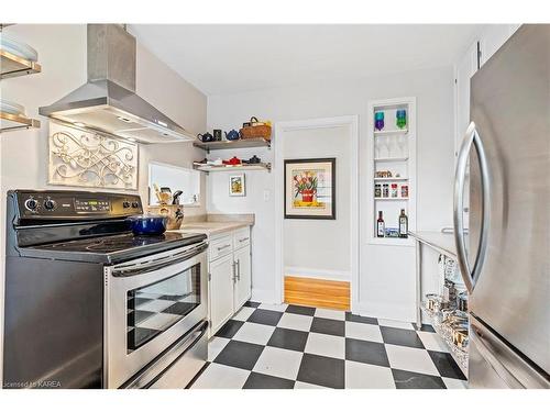 4 Montgomery Boulevard, Kingston, ON - Indoor Photo Showing Kitchen