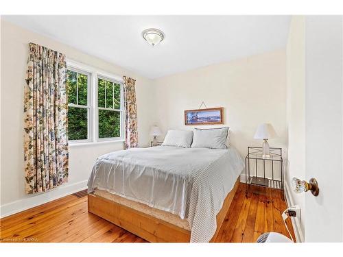 4 Montgomery Boulevard, Kingston, ON - Indoor Photo Showing Bedroom