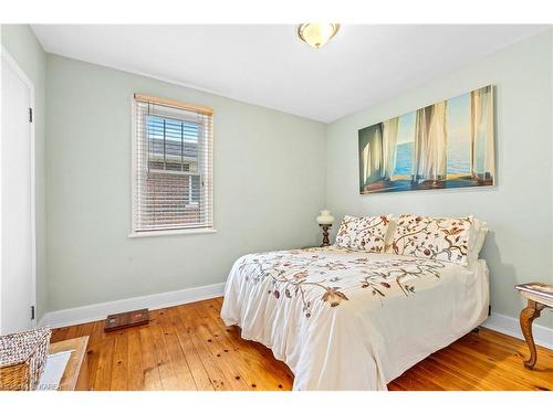 4 Montgomery Boulevard, Kingston, ON - Indoor Photo Showing Bedroom