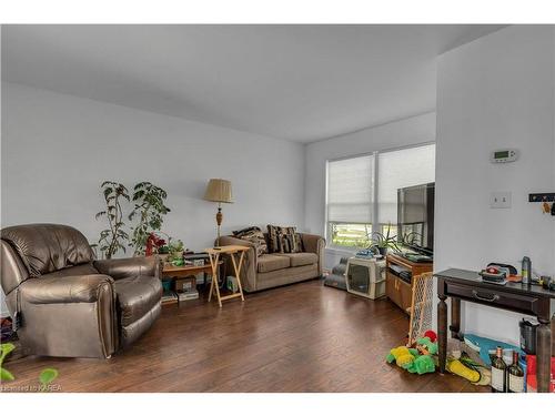 601 Gavin Court, Kingston, ON - Indoor Photo Showing Living Room