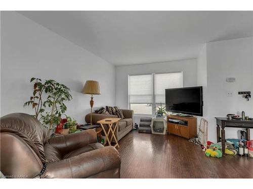 601 Gavin Court, Kingston, ON - Indoor Photo Showing Living Room